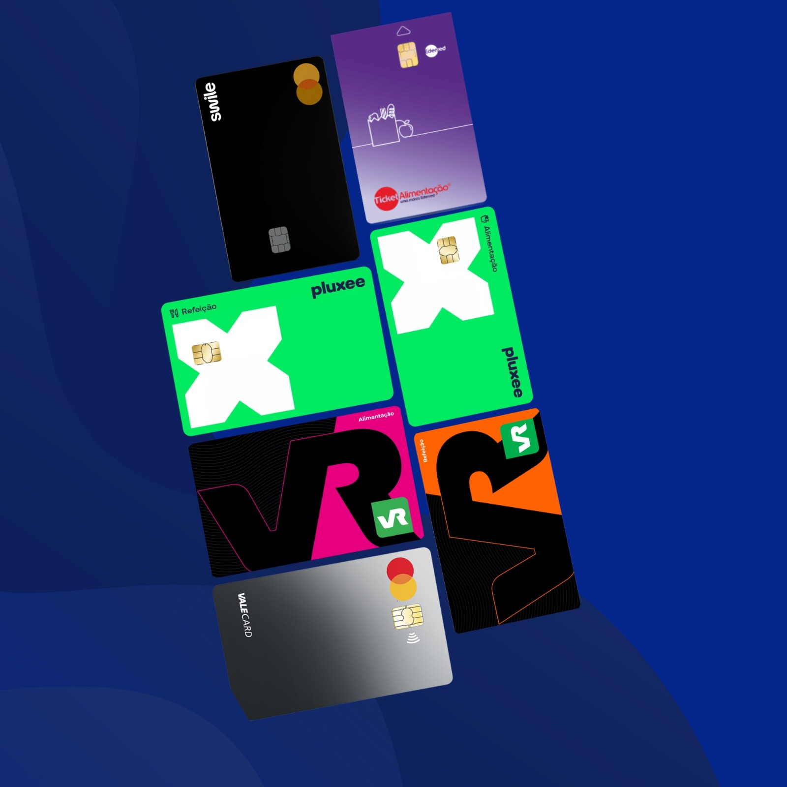 Mulher sorrindo com cabelo cacheado